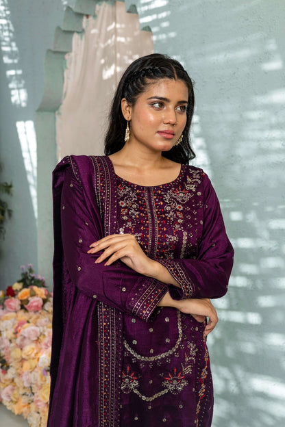Close-up of embroidery on kameez neckline