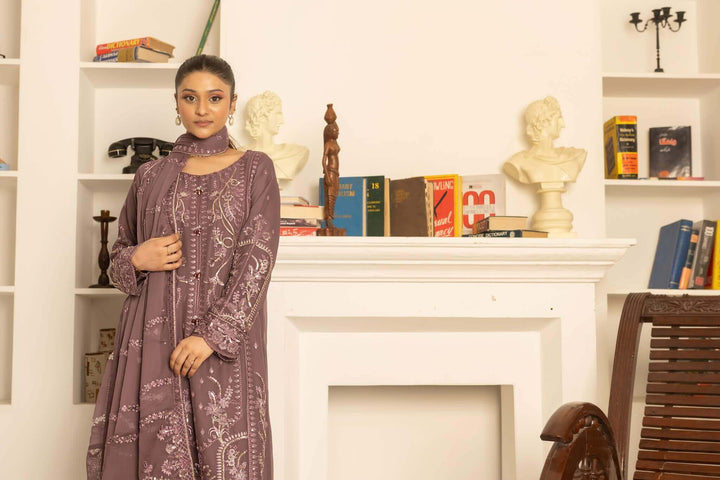 Embroidery detail on mauve chiffon partywear wedding suit with dupatta