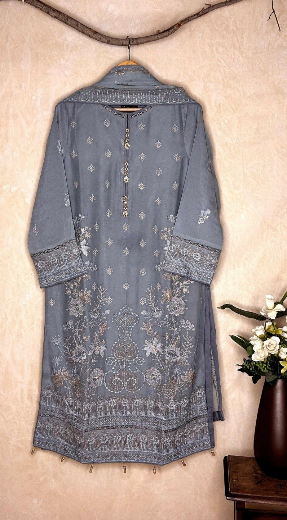 Shop Gray Readymade Pakistani Suit Complete Look | Zarveil